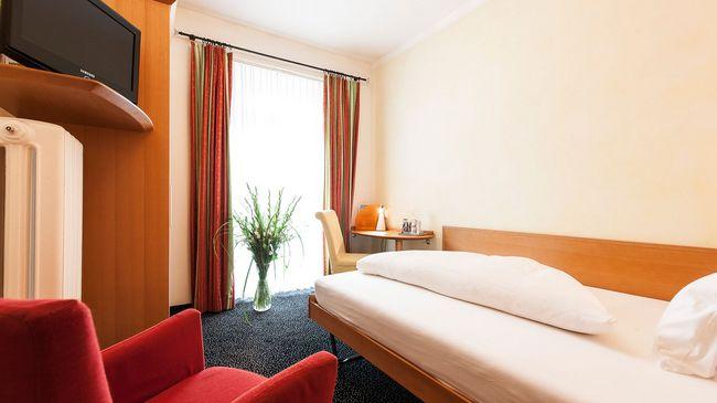 Hotel Belvedere Scuol Room photo